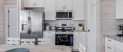 Cozinha privada | Geladeira, fogão, cafeteira/chaleira, torradeira