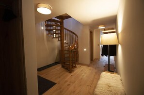 Comfort Duplex | 4 bilik tidur, kalis bunyi, Wi-fi percuma, cadar katil