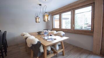 Comfort Duplex | 4 bedrooms, soundproofing, free WiFi, bed sheets