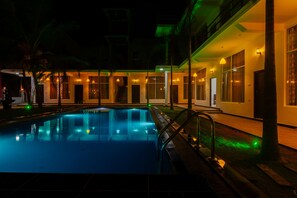 Outdoor pool - WM Hotel Arugambay (Arugam Bay)