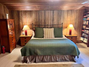 6 bedrooms, desk, iron/ironing board, WiFi