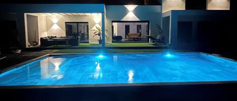 حمّام سباحة خارجي