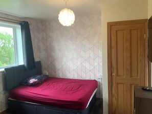 Apartment | 2 bedrooms, free WiFi, bed sheets