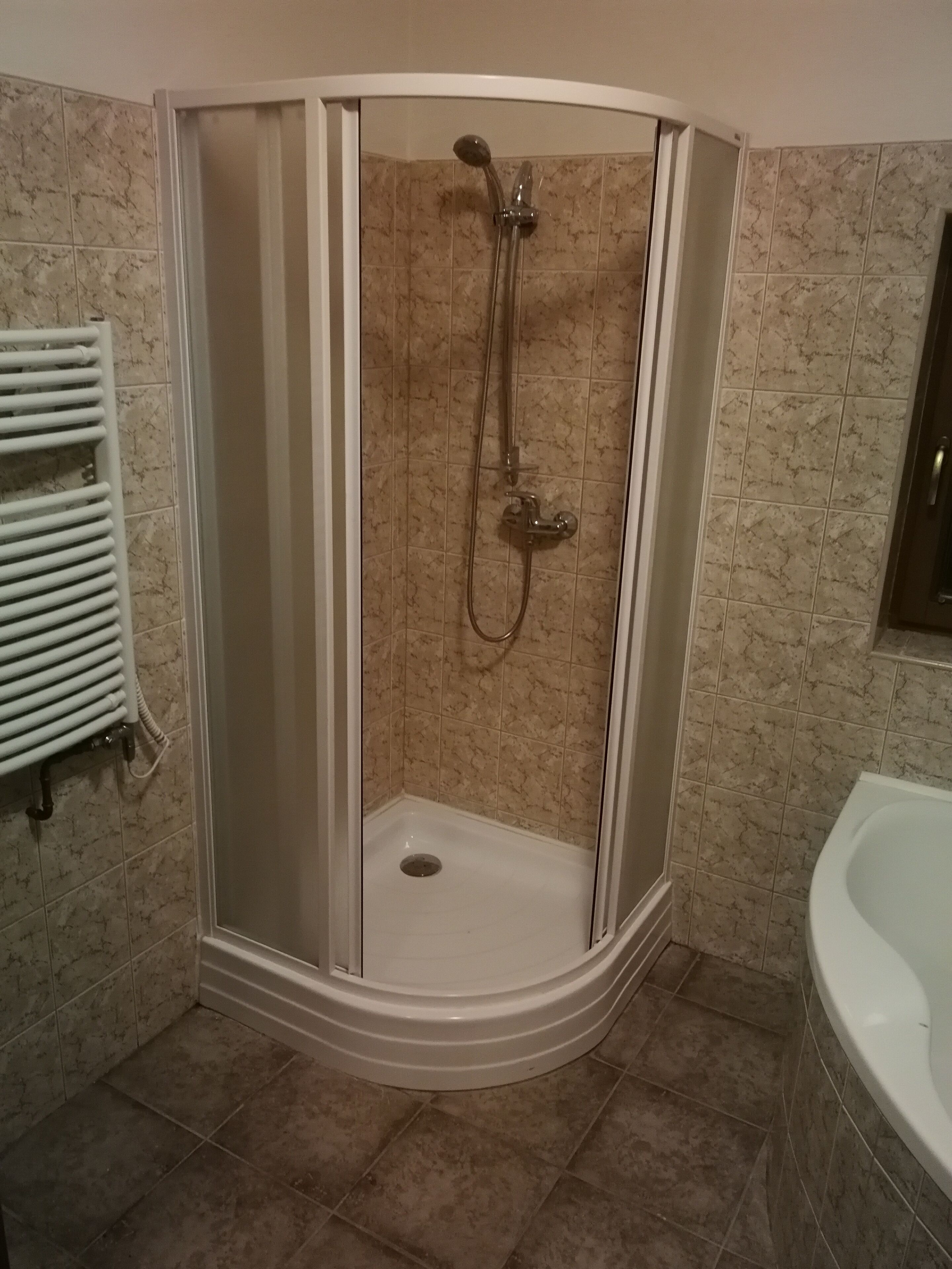 Toallas, jabón, papel de baño 