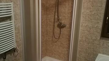 毛巾、肥皂、卫生纸