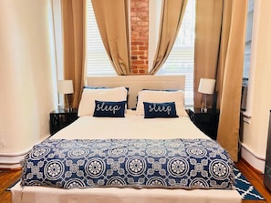 1 soverom, skrivebord, strykejern/-brett og wi-fi (inkludert)