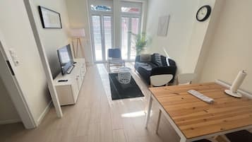 Classic Double or Twin Room | Down comforters, laptop workspace, soundproofing, travel crib