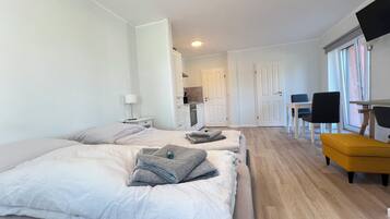 Apartamento clásico, 1 habitación | 1 dormitorio, edredones de plumas, espacio para trabajar con un portátil