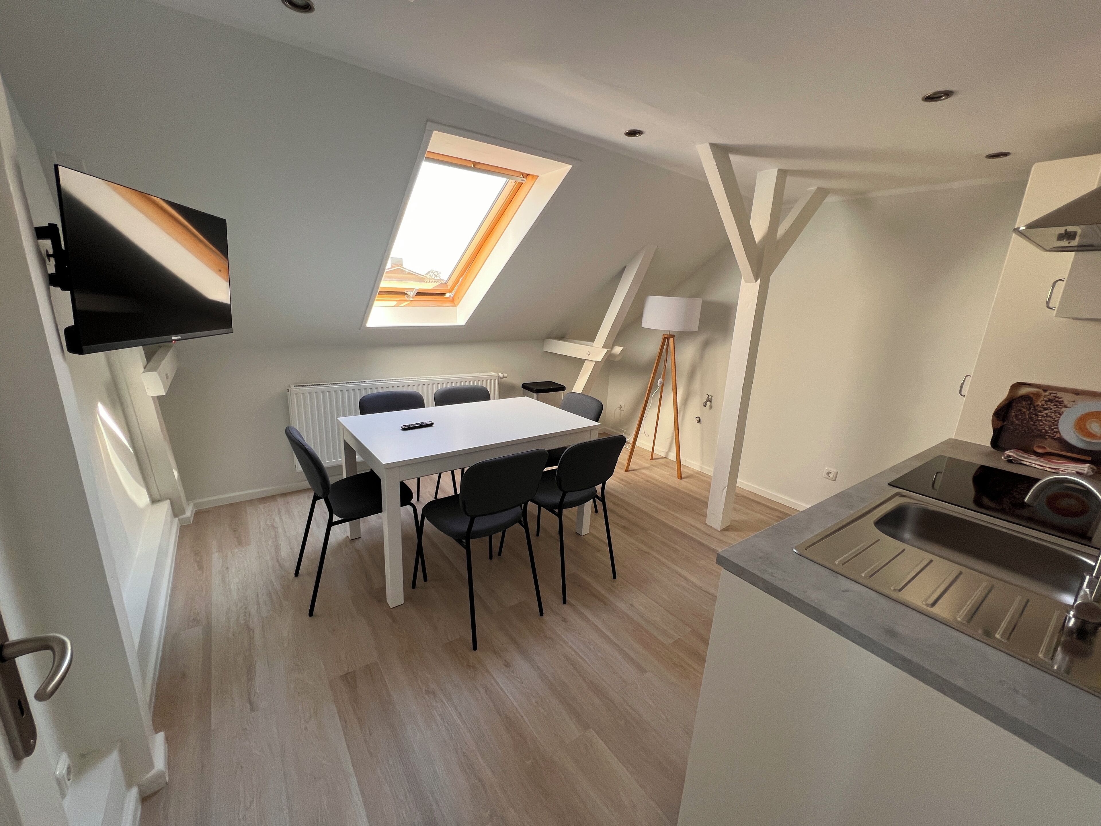 Leilighet – comfort | Dundyner, skrivebord for bærbar PC, lydisolert og reiseseng for barn