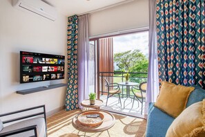 TV - Apartment with pool, gym and beach access. (Punta Cana)