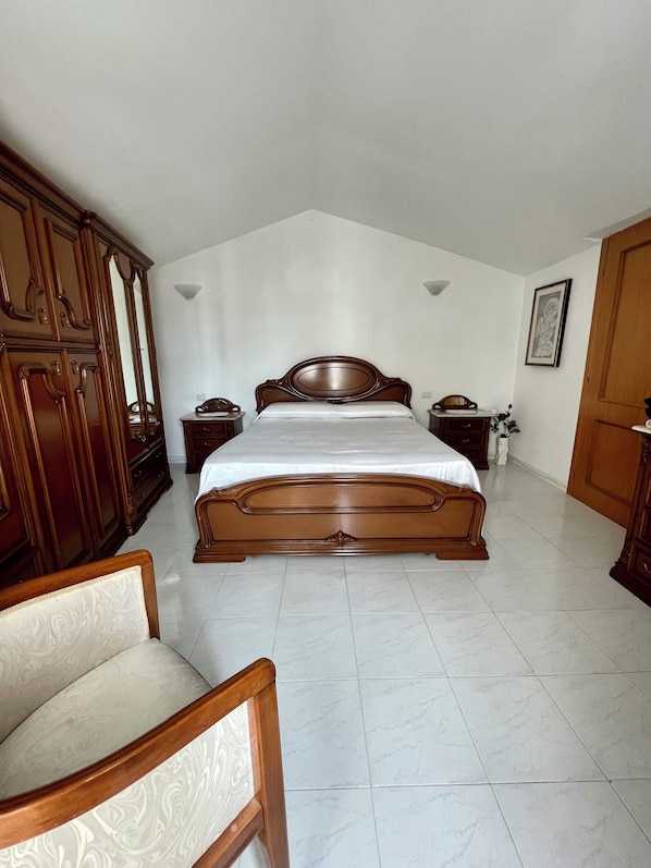 2 bedrooms, bed sheets
