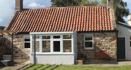 Carpenter's Cottage- coastal stay with garden