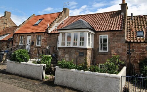 The Old Stables- charming cottage, Crail