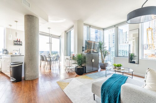 2BR | Gym, Pool | Bellevue | Sophari Towers M