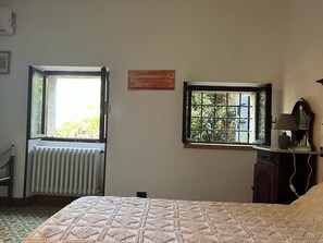 2 bedrooms, WiFi - Villa Nogarola - private pool and garden (Pesina)