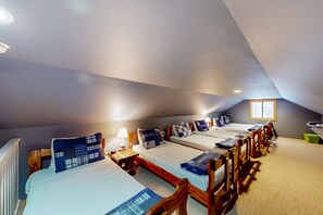 5 bedrooms, Internet, bed sheets