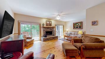 TV, fireplace, ping pong