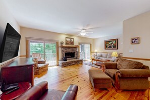 Fernseher, Kamin, Tischtennisplatte