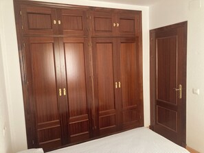 3 bedrooms, iron/ironing board, bed sheets - SEMI-DETACHED HOUSE WITH THREE BEDROOMS AT 5 MINUTES WALKING DISTANCE FROM PLAYA DEL CARMEN. (Barbate)