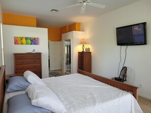 2 habitaciones, escritorio, cuna de viaje y wifi 