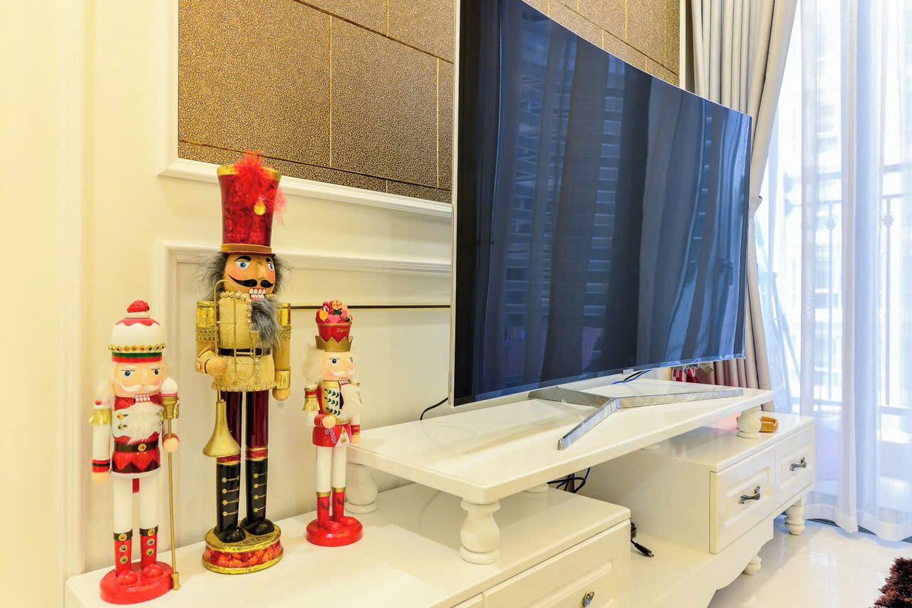 Deluxe One Bedroom with Balcony | Television