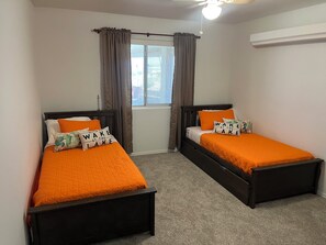 Room - Family pool house with lake views (Lake Havasu City)