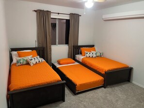 Room - Family pool house with lake views (Lake Havasu City)