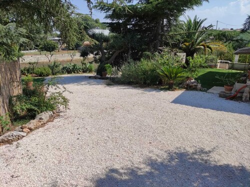 DAE
Detached house in the heart of Puglia, 20 km from Alberobello, Polignano
