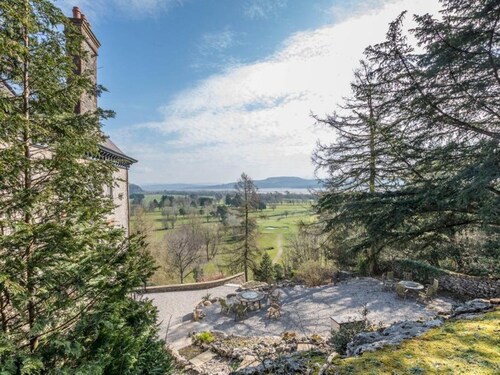 Pass the Keys | Mulberry Beautiful Apartment with Sea View