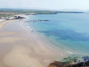 Beach - Modern 2 bed Apartment in Rhosneigr - Pass the Keys (Rhosneigr)