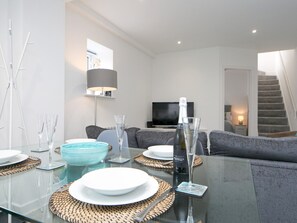 Dining - Modern 2 bed Apartment in Rhosneigr - Pass the Keys (Rhosneigr)