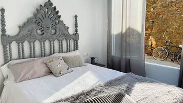 1 chambre, fer et planche Ă  repasser, Wi-Fi gratuit, draps fournis