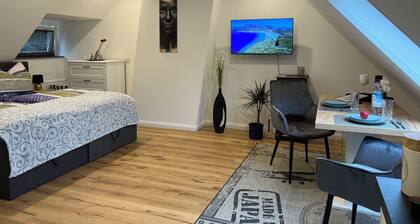 Beautiful Studio Hamburg-Airport-Kitchen-Parking-Relax