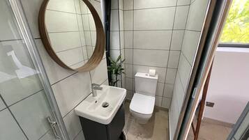 Cabin | Bathroom | Shower, hair dryer, towels, toilet paper