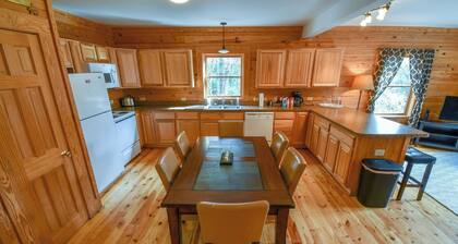 Cabin 80, Luxury 6 bedroom 3 bath Cabin minutes from Downtown Lexington!