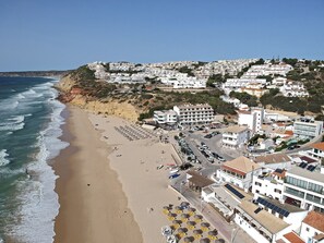 Beach nearby - Casa Sereia Mar, modern sea view apartment (Salema)