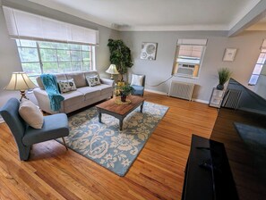 Living area - Cute, beautiful 2 Bd/1Bt near Promedica (Toledo)