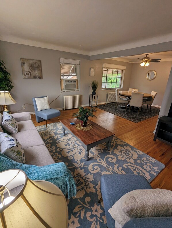 Living area - Cute, beautiful 2 Bd/1Bt near Promedica (Toledo)