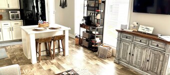 1 Bdrm, Sleeps 4, Close to water, Firepit, Pet friendly, Full Kitchen