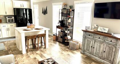 1 Bdrm, Sleeps 4, Close to water, Firepit, Pet friendly, Full Kitchen