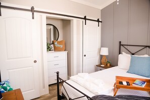 1 bedroom, iron/ironing board, free WiFi, bed sheets - 1 Bdrm, Sleeps 4, Close to water, Firepit, Pet friendly, Full Kitchen (Pottsboro)