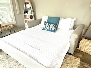1 bedroom, iron/ironing board, free WiFi, bed sheets - 1 Bdrm, Sleeps 4, Close to water, Firepit, Pet friendly, Full Kitchen (Pottsboro)