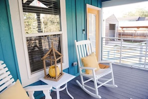 Terrace/patio - 1 Bdrm, Sleeps 4, Close to water, Firepit, Pet friendly, Full Kitchen (Pottsboro)