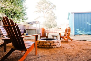 Property grounds - 1 Bdrm, Sleeps 4, Close to water, Firepit, Pet friendly, Full Kitchen (Pottsboro)