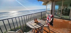 Outdoor dining - Queen Bee - Majestic Beach Front w/ Vast Ocean Views, Spa (Gold Beach)