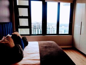 1 bedroom, iron/ironing board, WiFi, bed sheets - Cozy Mountain View unit, Rooftop pool, minutes to nearest beach & No Power Cuts (Cape Town)