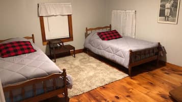 5 bedrooms, iron/ironing board, free WiFi, bed sheets