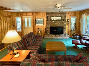 Smart TV, books, stereo - Peaceful, Woodland Retreat in Frankfort, MI Near Crystal Lake & Sleeping Bear (Frankfort)