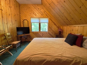 5 bedrooms, desk, iron/ironing board, travel cot