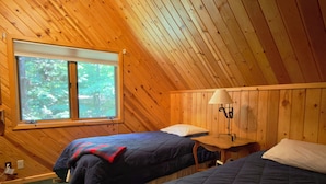 Room - Peaceful, Woodland Retreat in Frankfort, MI Near Crystal Lake & Sleeping Bear (Frankfort)